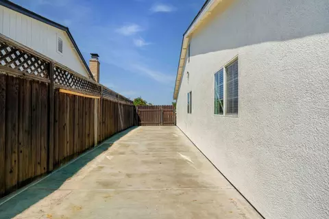 Exterior - 1464 Denise Dr, Ripon, CA 95366 photo 9 of 10