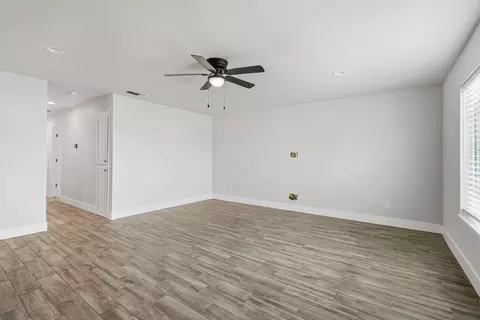 Living - 1464 Denise Dr, Ripon, CA 95366 photo 2 of 3