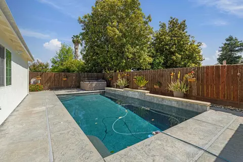 Exterior - 1464 Denise Dr, Ripon, CA 95366 photo 8 of 10
