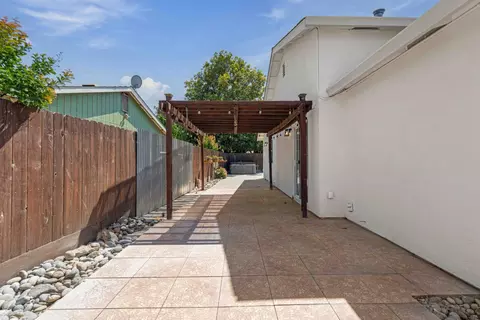 Exterior - 1464 Denise Dr, Ripon, CA 95366 photo 5 of 10