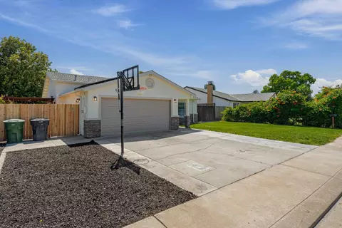 Exterior - 1464 Denise Dr, Ripon, CA 95366 photo 3 of 10