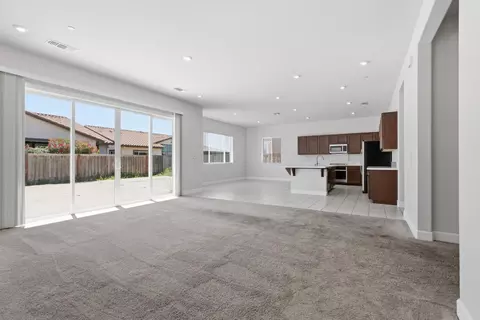 Living - 566 Albany St, Lathrop, CA 95330 photo 1 of 2
