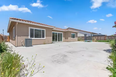 Exterior - 566 Albany St, Lathrop, CA 95330 photo 3 of 7