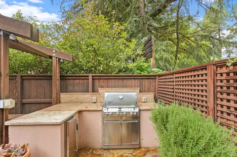 Exterior - 717 Bianco Ct, Davis, CA 95616 photo 9 of 19