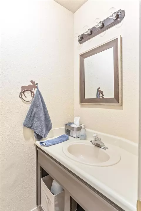 Bath - 992 Manuel Rd, Arnold, CA 95223 photo 1 of 4
