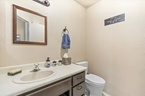 Bath - 992 Manuel Rd, Arnold, CA 95223 photo 2 of 4