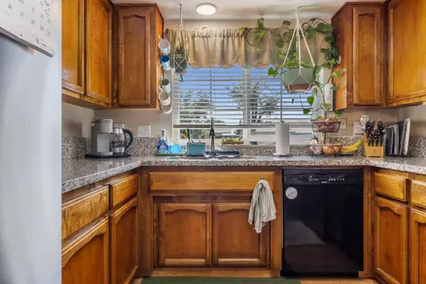 Kitchen - 1121 Raymond Dr, Modesto, CA 95351 photo 3 of 5