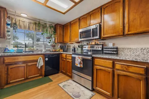 Kitchen - 1121 Raymond Dr, Modesto, CA 95351 photo 2 of 5