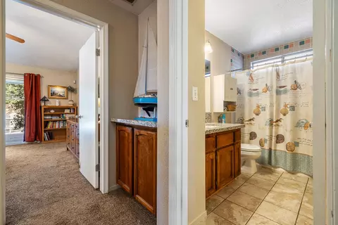 Entry Way - 1121 Raymond Dr, Modesto, CA 95351 photo 6 of 10