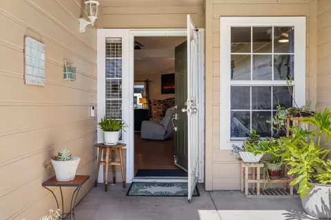 Entry Way - 1121 Raymond Dr, Modesto, CA 95351 photo 1 of 10