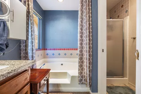 Bath - 1121 Raymond Dr, Modesto, CA 95351 photo 2 of 3