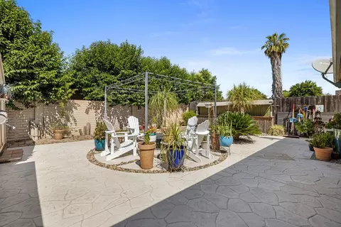 Exterior - 1121 Raymond Dr, Modesto, CA 95351 photo 5 of 9