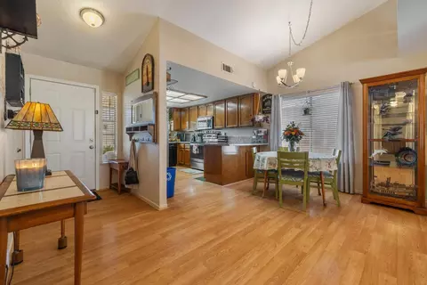 Entry Way - 1121 Raymond Dr, Modesto, CA 95351 photo 3 of 10