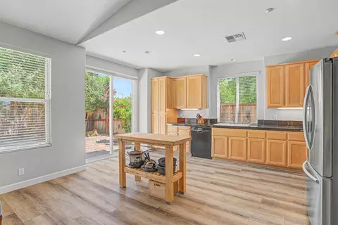 733 W Main St, Winters, CA 95694 photo 7