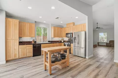 733 W Main St, Winters, CA 95694 photo 8