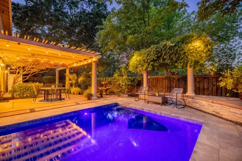 945 Sierra Park Ln, Sacramento, CA 95864