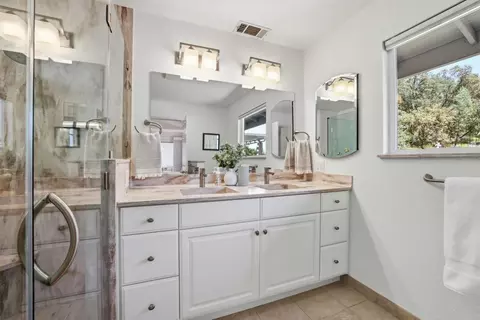 Bath - 3213 Anthis Dr, Placerville, CA 95667 photo 3 of 5