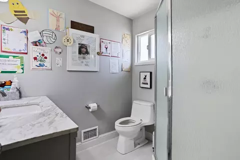 Bath - 1980 Clemson Ct, Turlock, CA 95382 photo 2 of 3
