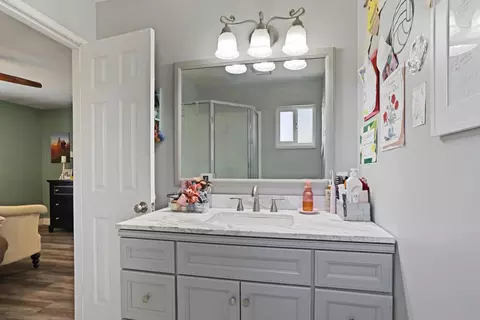 Bath - 1980 Clemson Ct, Turlock, CA 95382 photo 1 of 3