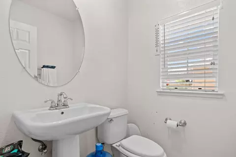 Bath - 9379 Vintner Cir, Patterson, CA 95363 photo 1 of 2