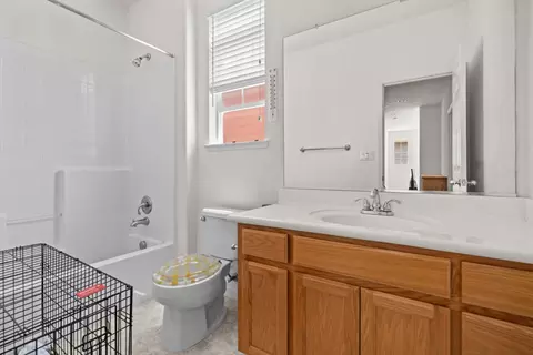 Bath - 9379 Vintner Cir, Patterson, CA 95363 photo 2 of 2
