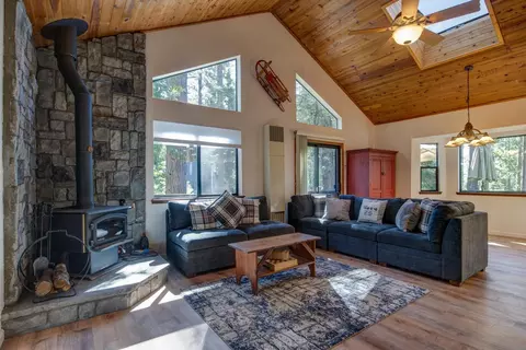 2677 Country Club Dr, Arnold, CA 95223