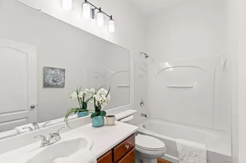 Bath - 436 Chase St, Tracy, CA 95391 photo 2 of 4