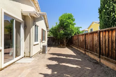 Exterior - 436 Chase St, Tracy, CA 95391 photo 7 of 10
