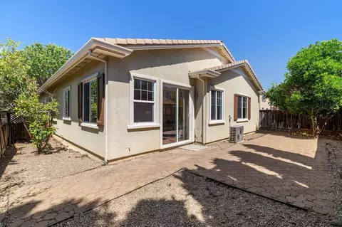 Exterior - 436 Chase St, Tracy, CA 95391 photo 6 of 10