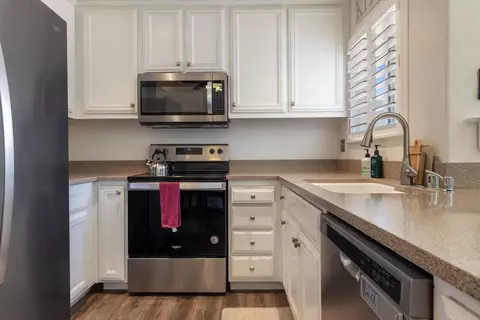 Kitchen - 810 Joranollo Dr, Tracy, CA 95376 photo 2 of 2