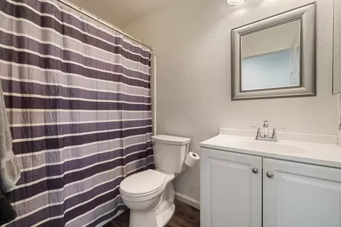 Bath - 810 Joranollo Dr, Tracy, CA 95376 photo 1 of 2