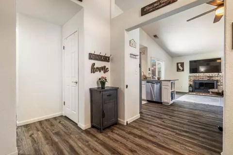 Entry Way - 810 Joranollo Dr, Tracy, CA 95376 photo 4 of 7
