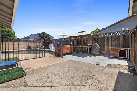 Exterior - 810 Joranollo Dr, Tracy, CA 95376 photo 4 of 9