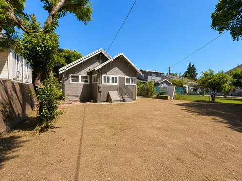 Exterior - 526 E Jackson St, Stockton, CA 95206 photo 5 of 8