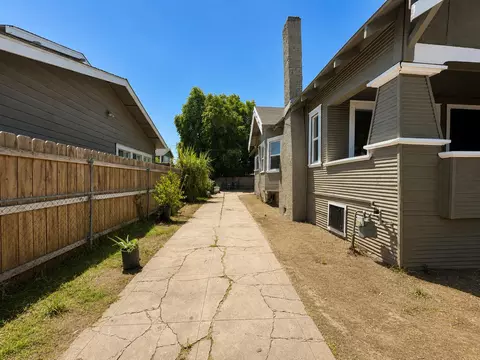 Exterior - 526 E Jackson St, Stockton, CA 95206 photo 2 of 8