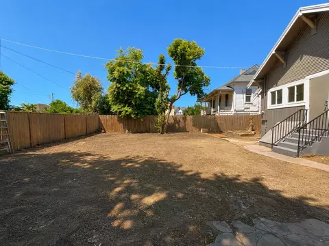 Exterior - 526 E Jackson St, Stockton, CA 95206 photo 7 of 8