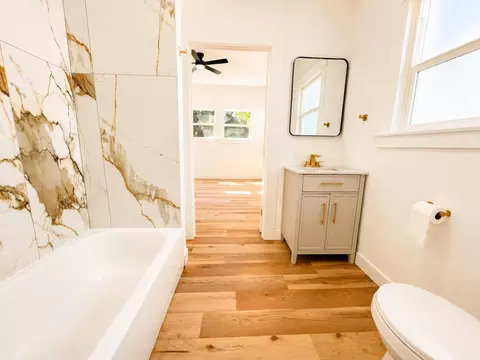 Bath - 526 E Jackson St, Stockton, CA 95206 photo 1 of 5