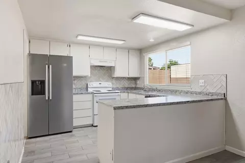 Kitchen - 2901 Alphonse Dr, Ceres, CA 95307 photo 2 of 3
