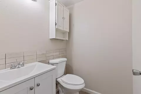 Bath - 2901 Alphonse Dr, Ceres, CA 95307 photo 1 of 4