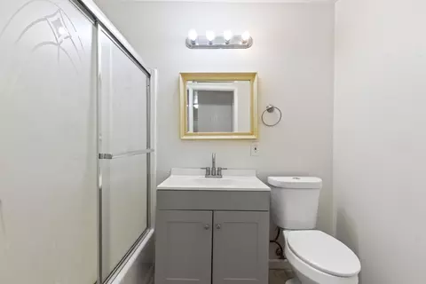 Bath - 2901 Alphonse Dr, Ceres, CA 95307 photo 2 of 4