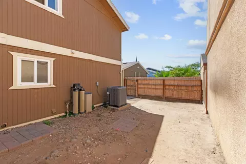 Exterior - 2901 Alphonse Dr, Ceres, CA 95307 photo 15 of 16