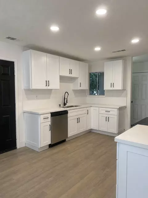 2005 Valmora Dr, Stockton, CA 95210 photo 2