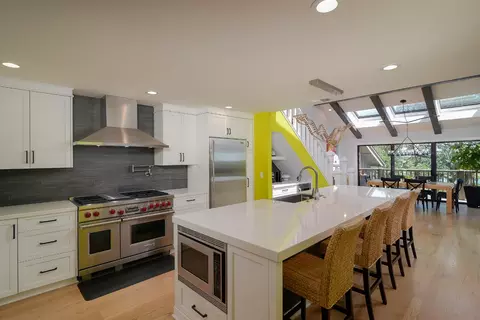 Kitchen - 26 River Bluff Ln, Carmichael, CA 95608 photo 2 of 4