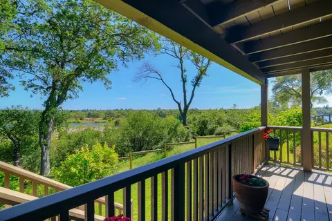 Exterior - 26 River Bluff Ln, Carmichael, CA 95608 photo 7 of 14
