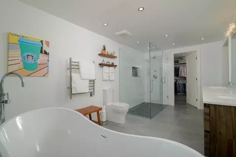 Bath - 26 River Bluff Ln, Carmichael, CA 95608 photo 5 of 6