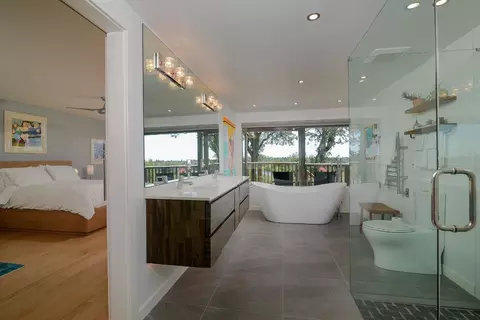 Bath - 26 River Bluff Ln, Carmichael, CA 95608 photo 3 of 6