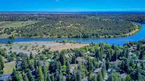 View/Area - 26 River Bluff Ln, Carmichael, CA 95608 photo 4 of 14