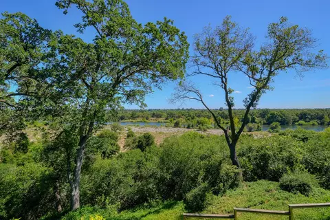 View/Area - 26 River Bluff Ln, Carmichael, CA 95608 photo 2 of 14
