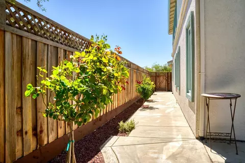 Exterior - 426 S Highland Ave, Ripon, CA 95366 photo 9 of 12