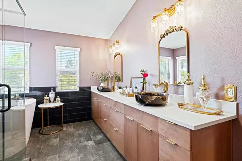 Bath - 426 S Highland Ave, Ripon, CA 95366 photo 3 of 11